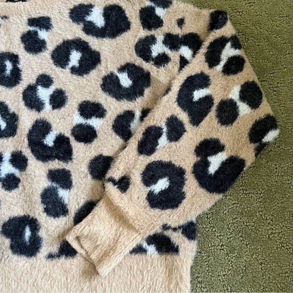 EUC Women’s Express Pullover Leopard Sweater size Small - Picture 3 of 5